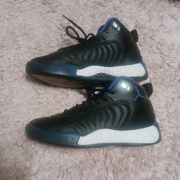 Jordán Jumpman # 907973-006 Size 7 Y Color" Black and Blue Used Good Condition - Picture 1 of 11
